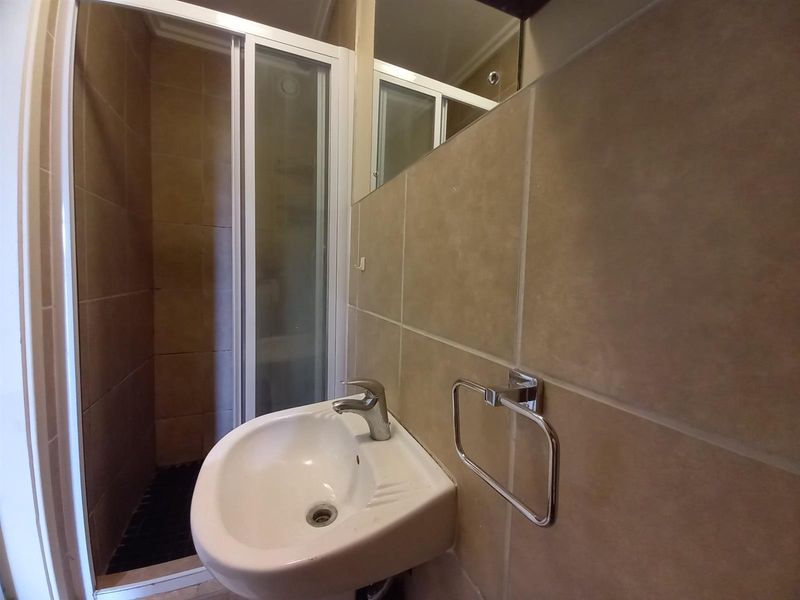 Safe and Affordable Umhlanga Ridge Studio Apartment - Photo 9