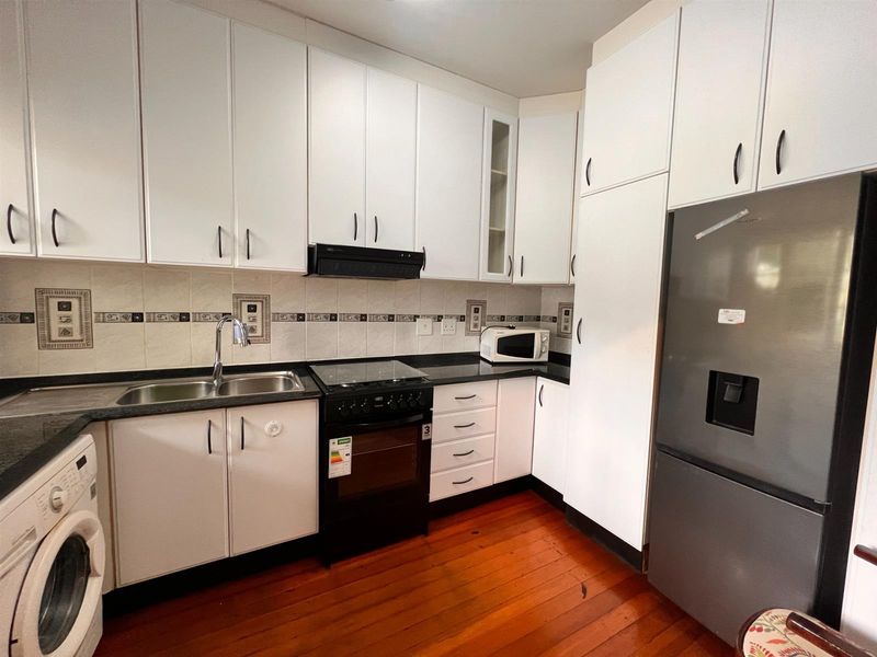 Spacious 2 Bedroom Apartment To Rent in Glenwood, Durban, KwaZulu-Natal - Photo 10