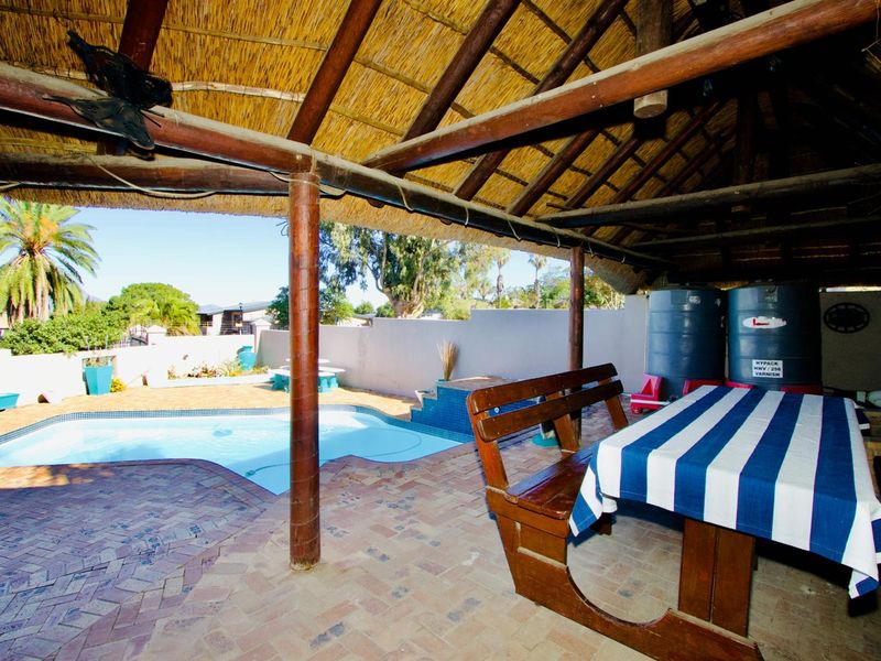 Multi-generational Home with seperate Flatlet in established suburb - Photo 8