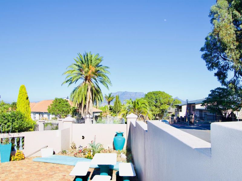 Multi-generational Home with seperate Flatlet in established suburb - Photo 6