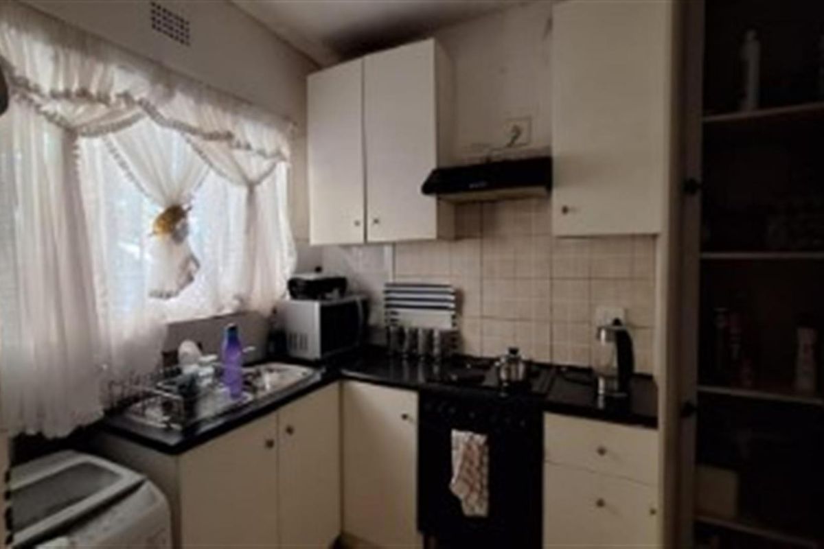 Charming 2-Bedroom Apartment in Secure Complex - Florida - Photo 5