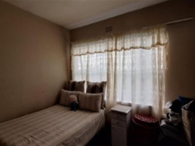 Charming 2-Bedroom Apartment in Secure Complex - Florida - Photo 9