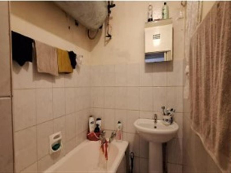 Charming 2-Bedroom Apartment in Secure Complex - Florida - Photo 8