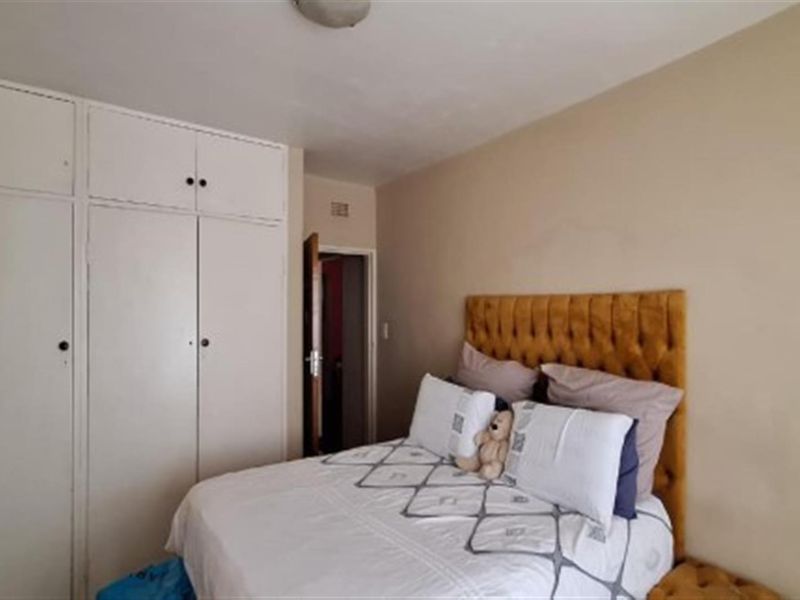 Charming 2-Bedroom Apartment in Secure Complex - Florida - Photo 6