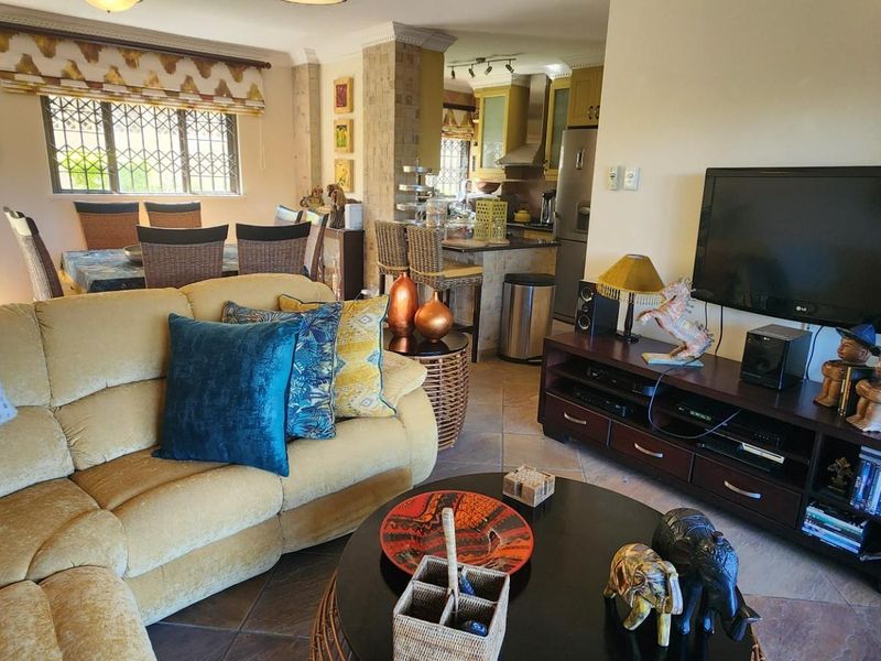 Lovely Apartment For Sale in Umhlanga Central, Umhlanga, KwaZulu Natal - Photo 3