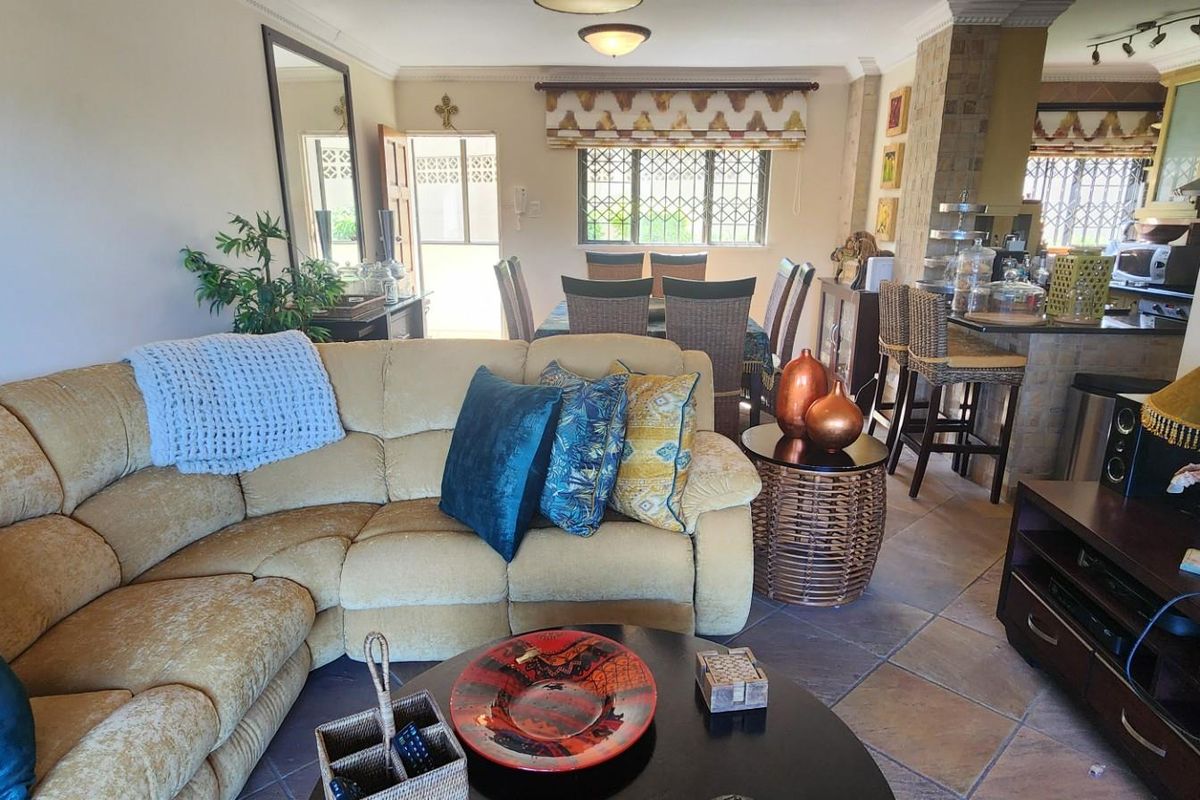 Lovely Apartment For Sale in Umhlanga Central, Umhlanga, KwaZulu Natal - Photo 2