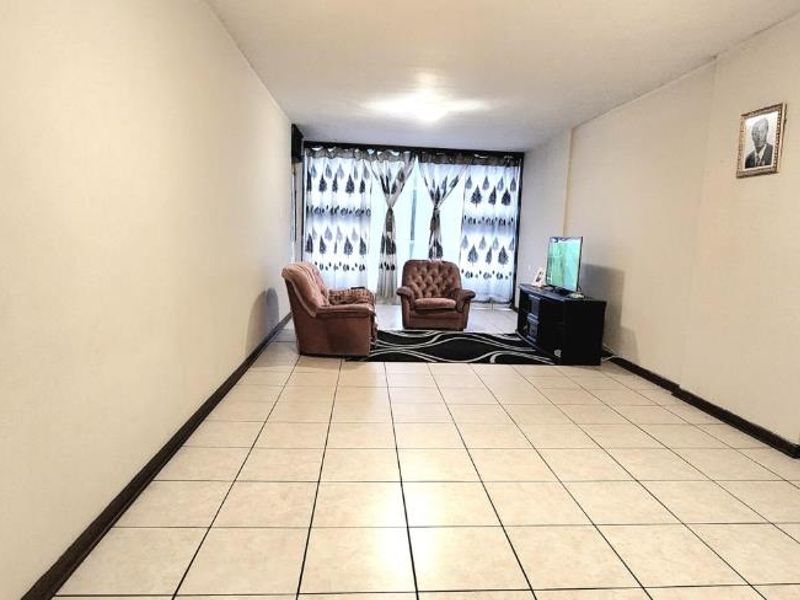 Apartment For Sale in Denlee Germiston Gauteng - Photo 4