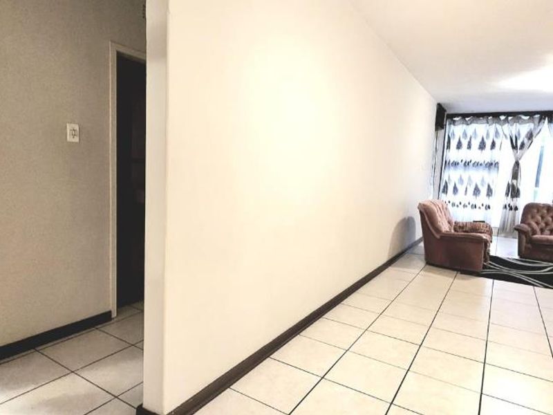 Apartment For Sale in Denlee Germiston Gauteng - Photo 2