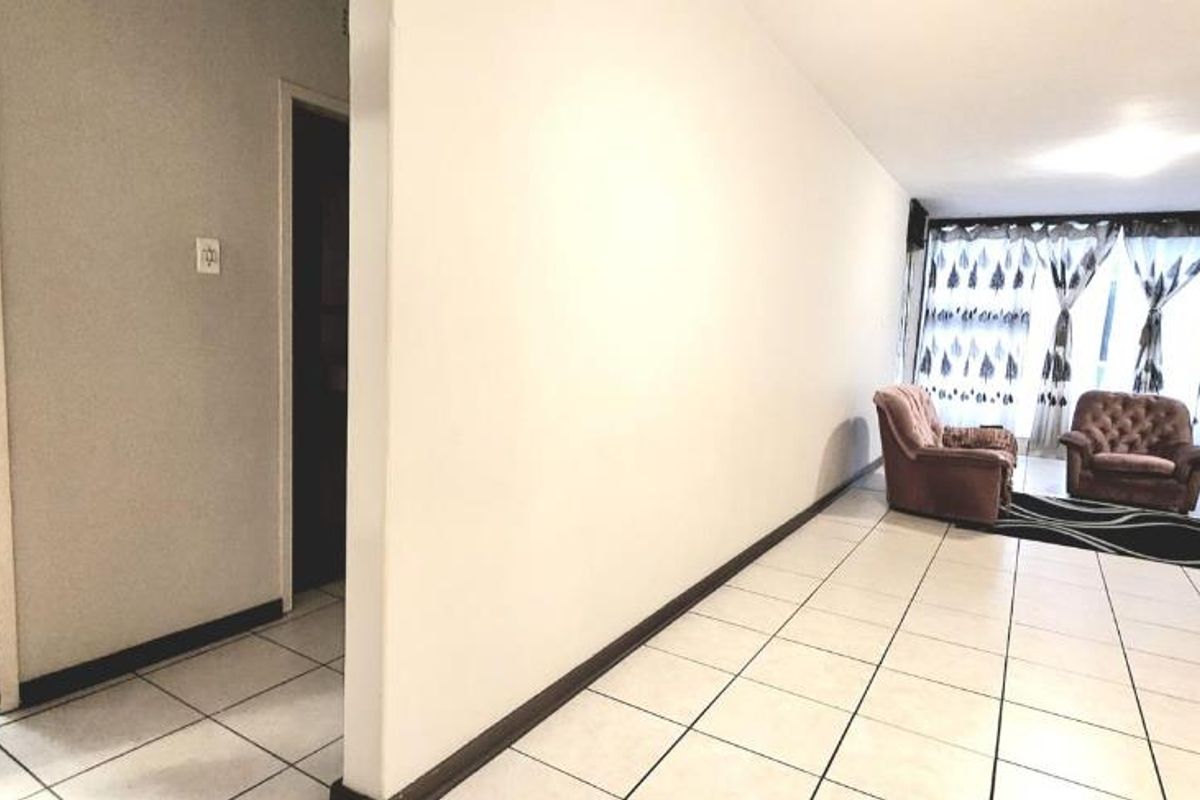 Apartment For Sale in Denlee Germiston Gauteng - Photo 2