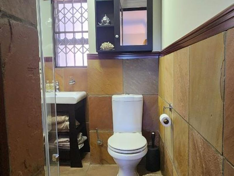 Charming Bachelor Apartment For Sale in Umhlanga Central, Umhlanga, KwaZulu Natal - Photo 10