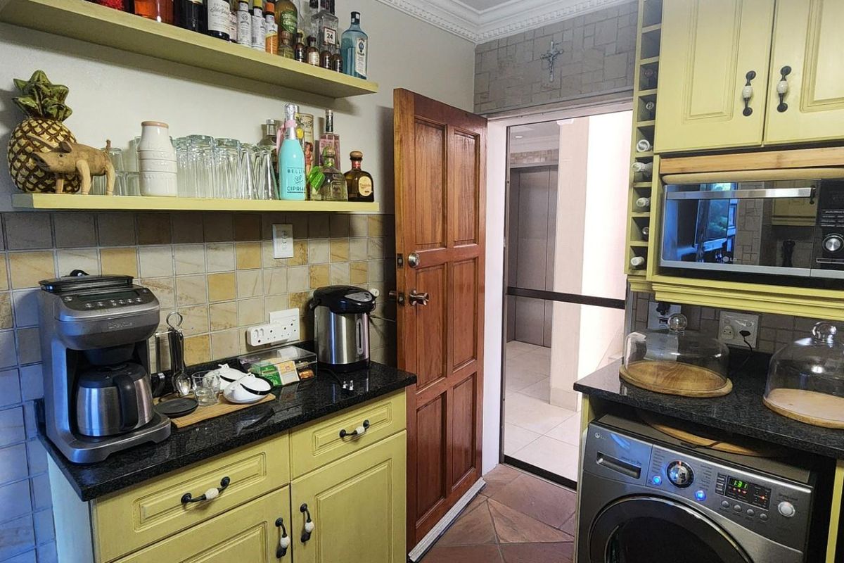 Charming Bachelor Apartment For Sale in Umhlanga Central, Umhlanga, KwaZulu Natal - Photo 5