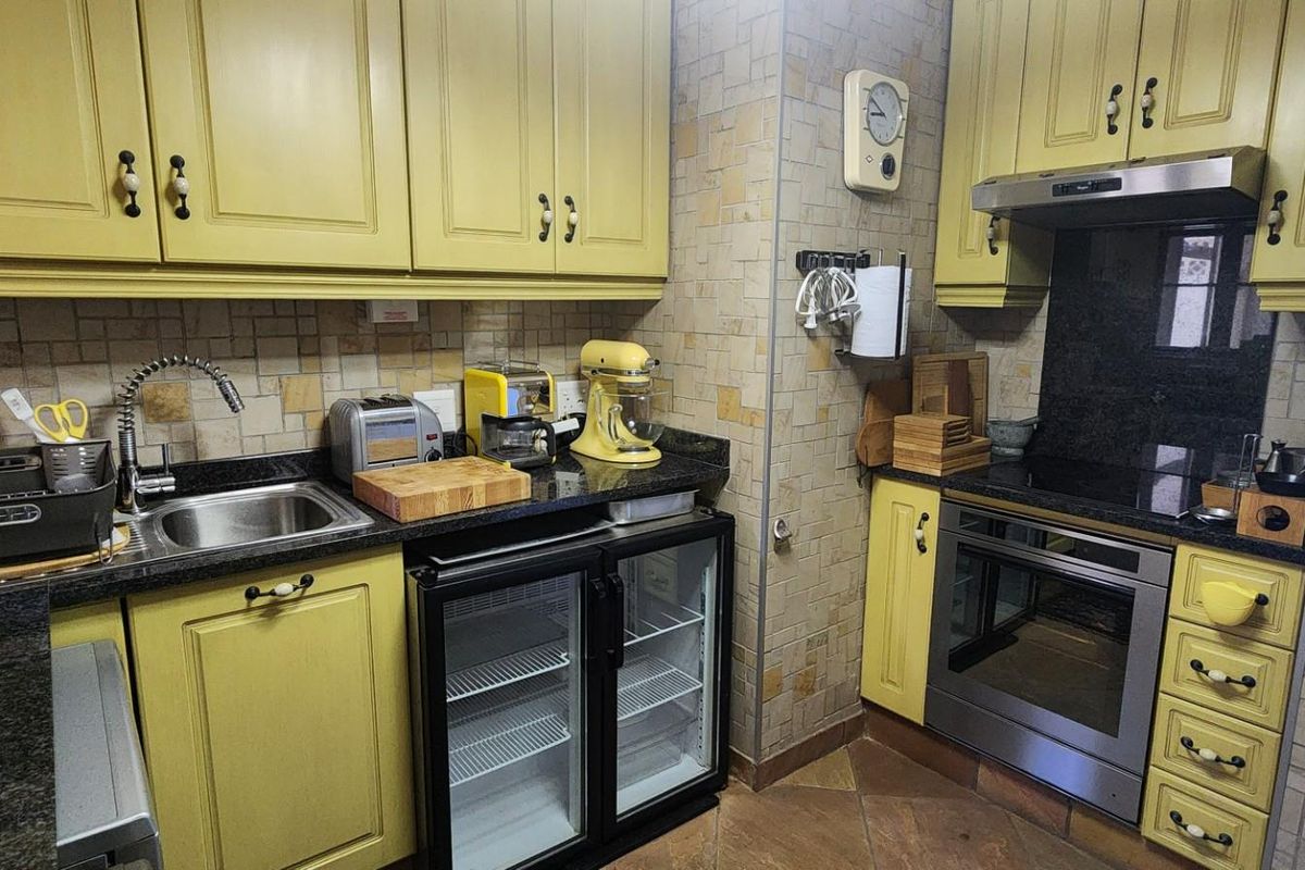 Charming Bachelor Apartment For Sale in Umhlanga Central, Umhlanga, KwaZulu Natal - Photo 3