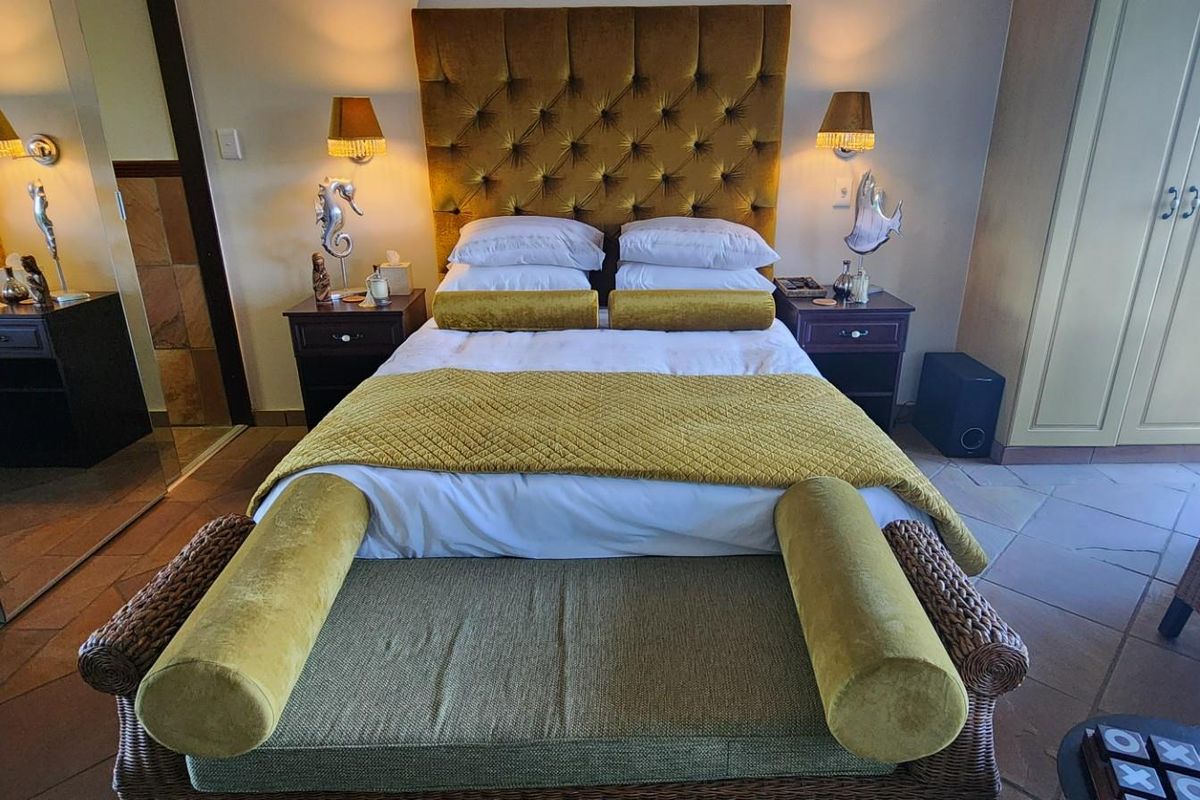 Charming Bachelor Apartment For Sale in Umhlanga Central, Umhlanga, KwaZulu Natal - Photo 2