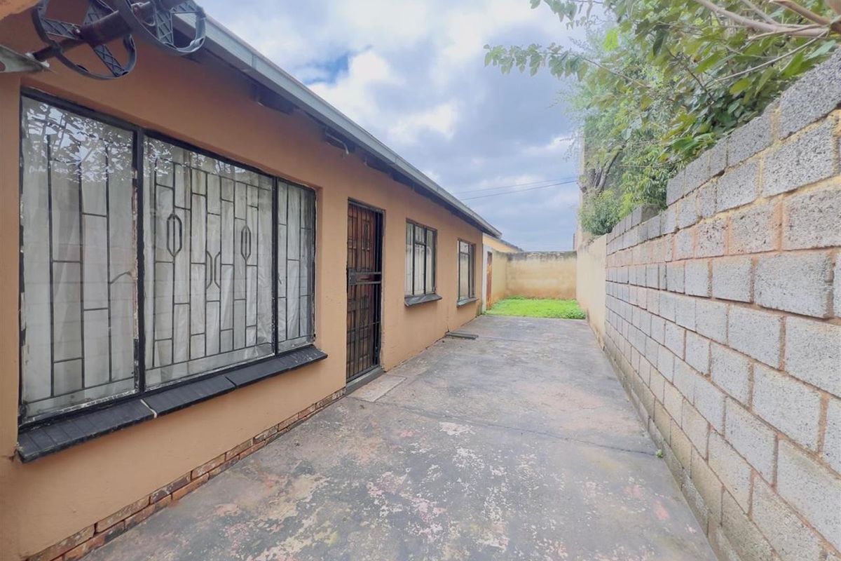 Protea Glen ext 1, Soweto - Photo 4