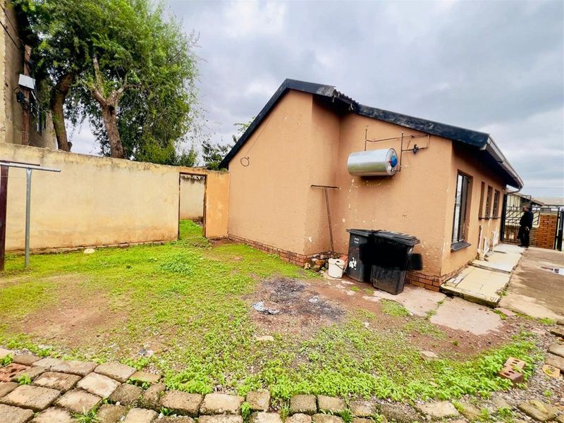 Protea Glen ext 1, Soweto - Photo 1