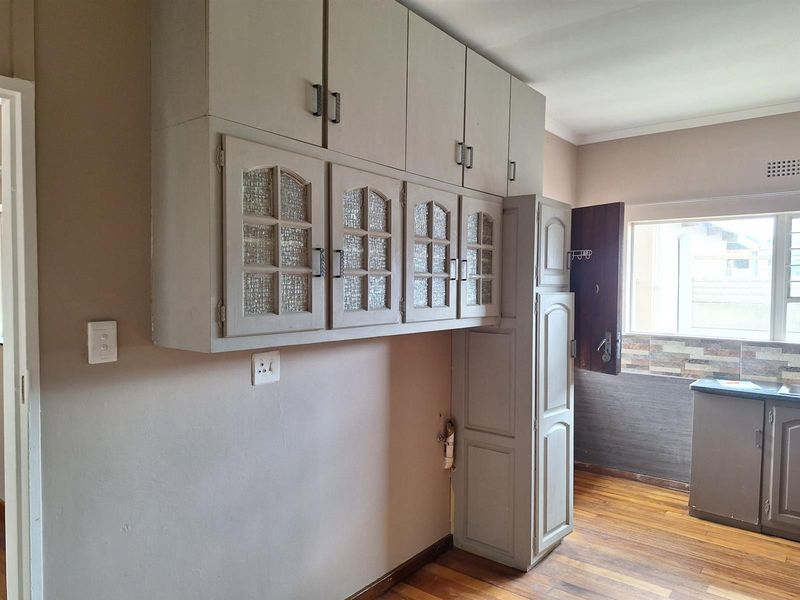 3 Bedroom House with Flat for sale - Photo 7