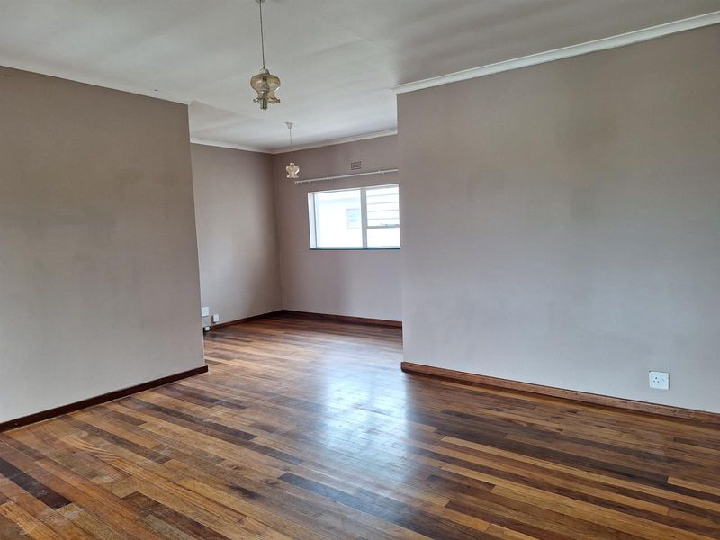 3 Bedroom House with Flat for sale - Photo 5