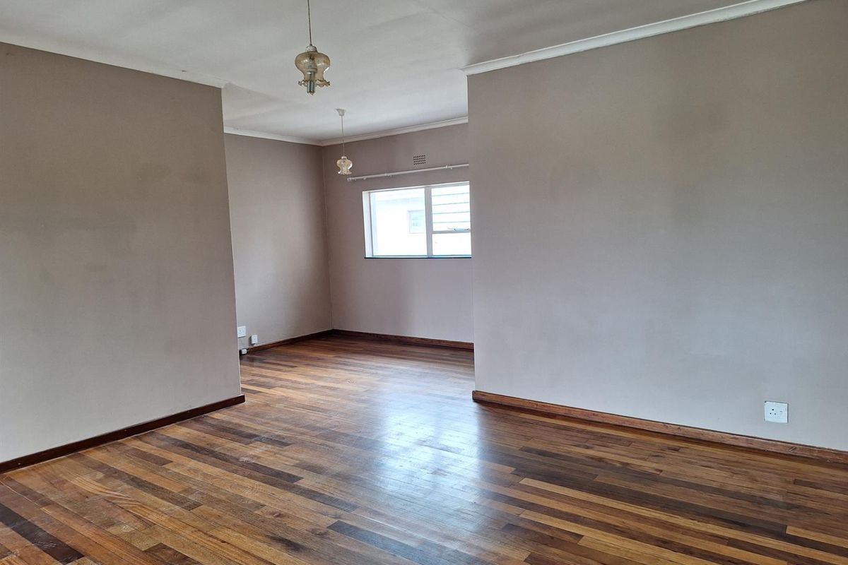 3 Bedroom House with Flat for sale - Photo 5