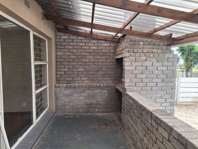 3 Bedroom House with Flat for sale - Photo 2