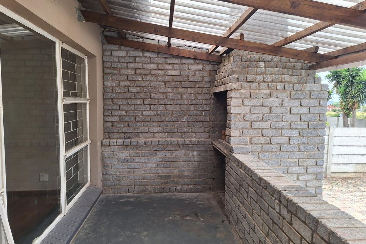 3 Bedroom House with Flat for sale - Photo 2