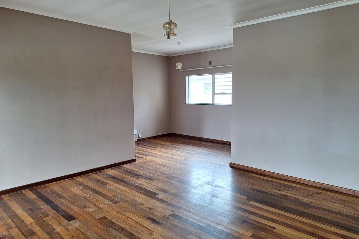 3 Bedroom House with Flat for sale - Photo 4