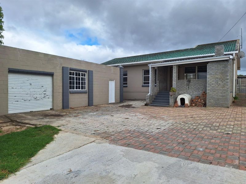 3 Bedroom House with Flat for sale - Photo 1