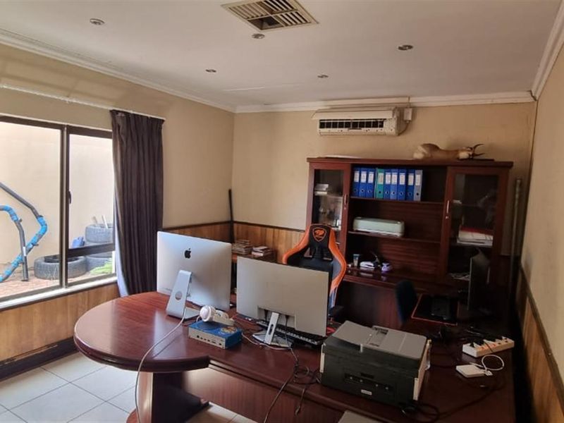 Developer’s Dream | Endless Potential in a Prime Location (Roylglen - Photo 6