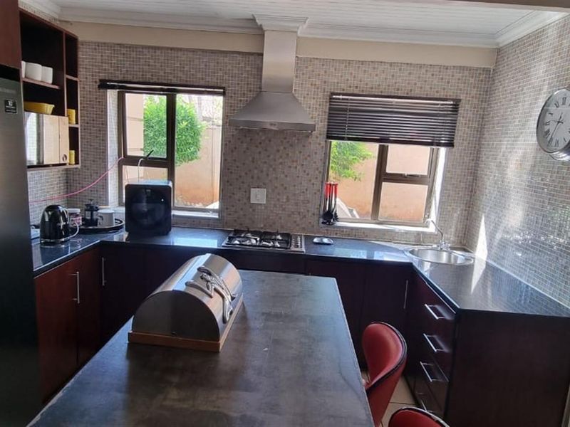 Developer’s Dream | Endless Potential in a Prime Location (Roylglen - Photo 7