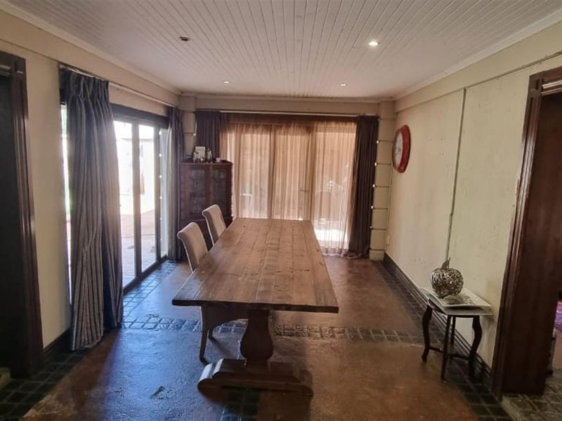 Developer’s Dream | Endless Potential in a Prime Location (Roylglen - Photo 2