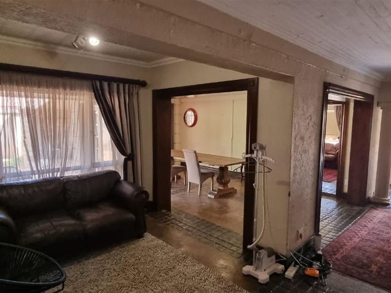 Developer’s Dream | Endless Potential in a Prime Location (Roylglen - Photo 5