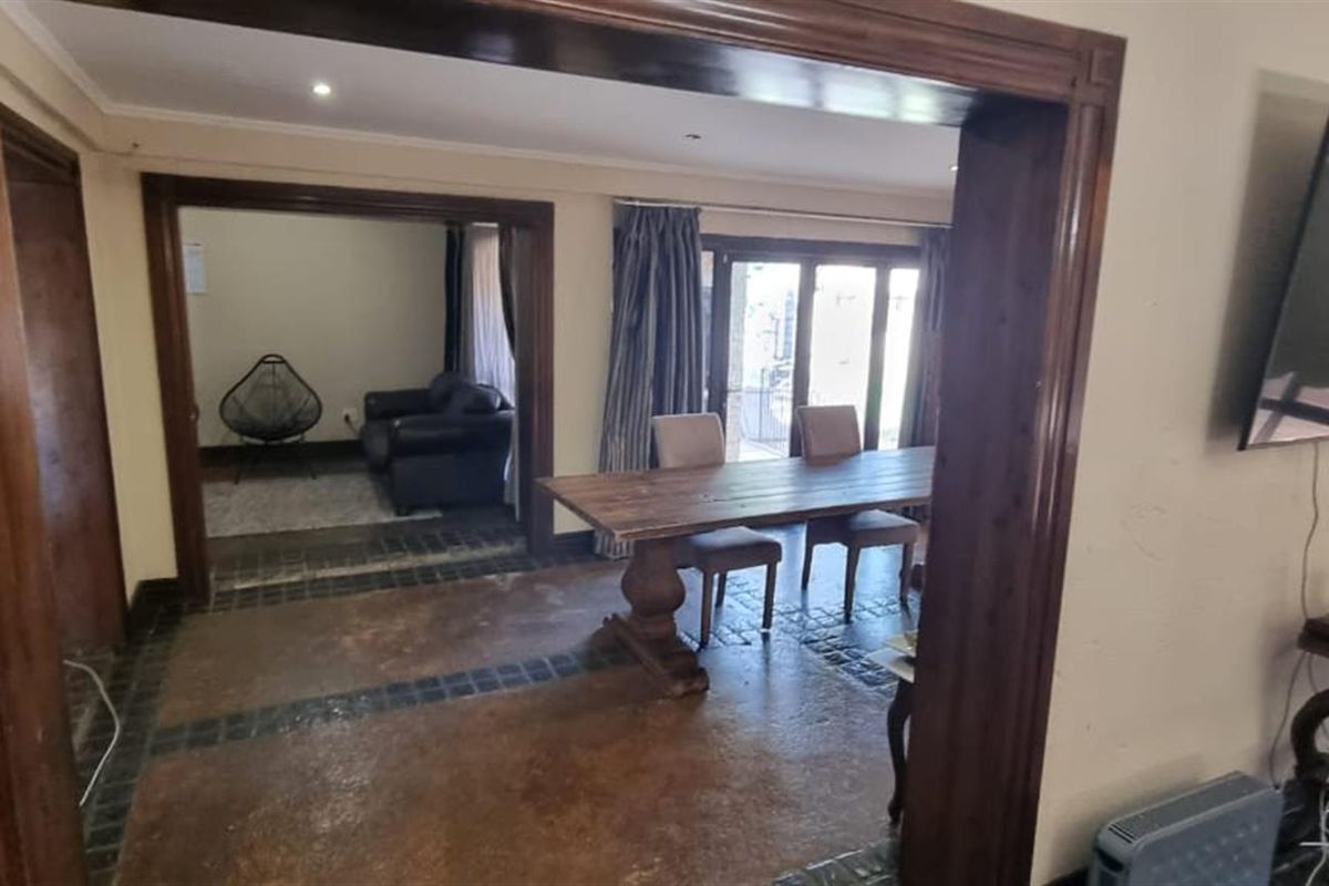 Developer’s Dream | Endless Potential in a Prime Location (Roylglen - Photo 4