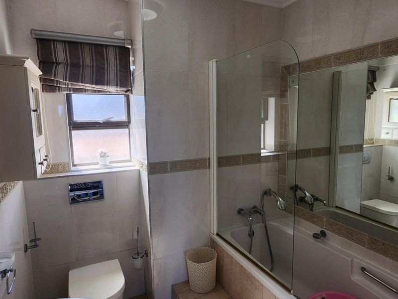 Stunning Apartment With Sea Views For Sale in Umhlanga Central, Umhlanga, KwaZulu Natal - Photo 8