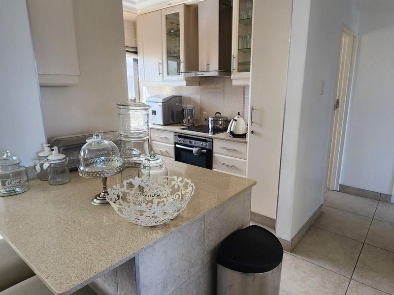 Stunning Apartment With Sea Views For Sale in Umhlanga Central, Umhlanga, KwaZulu Natal - Photo 6