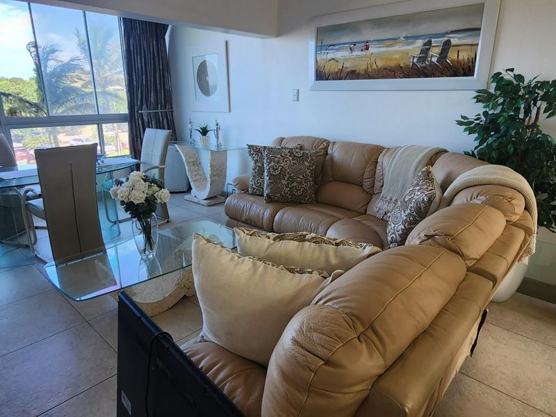 Stunning Apartment With Sea Views For Sale in Umhlanga Central, Umhlanga, KwaZulu Natal - Photo 2