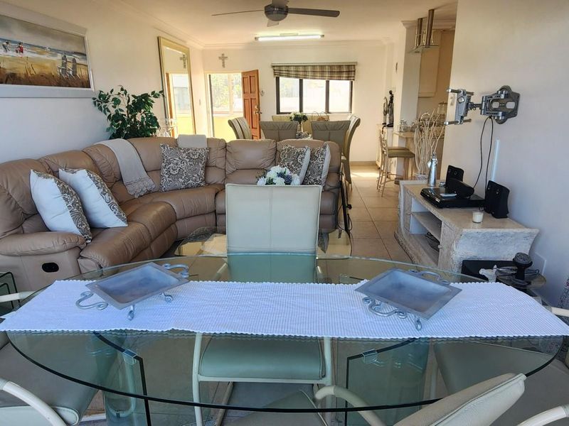 Stunning Apartment With Sea Views For Sale in Umhlanga Central, Umhlanga, KwaZulu Natal - Photo 3