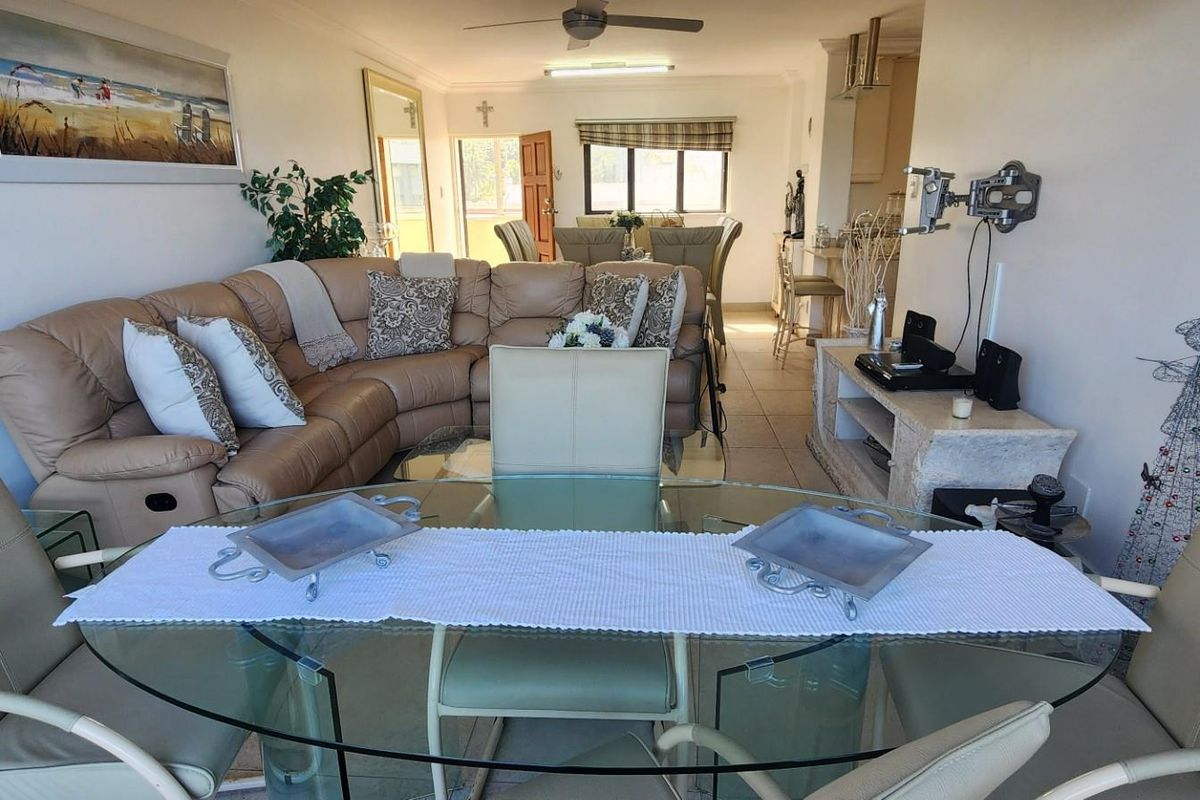 Stunning Apartment With Sea Views For Sale in Umhlanga Central, Umhlanga, KwaZulu Natal - Photo 3