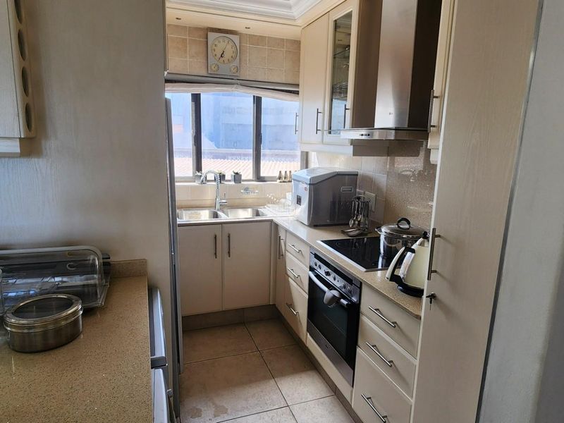 Stunning Apartment With Sea Views For Sale in Umhlanga Central, Umhlanga, KwaZulu Natal - Photo 7