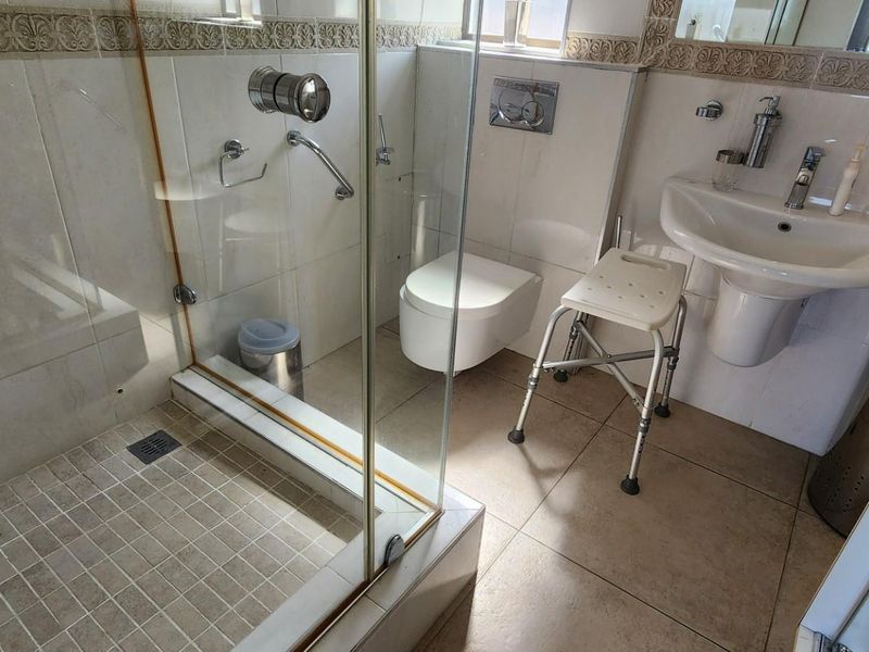 Stunning Apartment With Sea Views For Sale in Umhlanga Central, Umhlanga, KwaZulu Natal - Photo 10