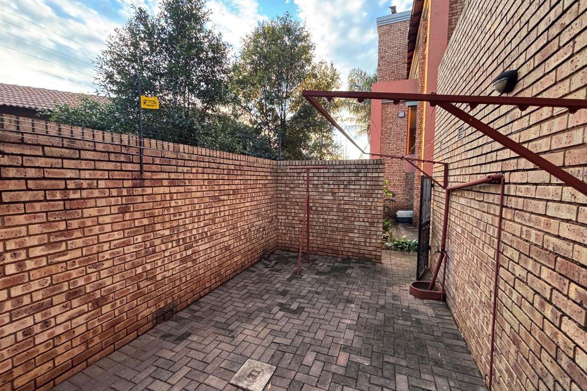 House To Rent in Faerie Glen, Pretoria - Photo 4