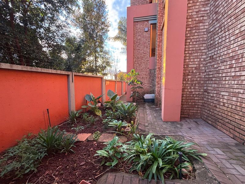 House To Rent in Faerie Glen, Pretoria - Photo 3