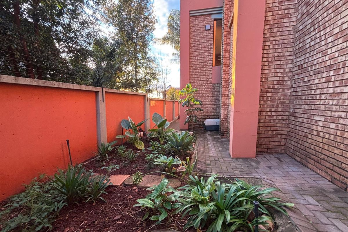 House To Rent in Faerie Glen, Pretoria - Photo 3