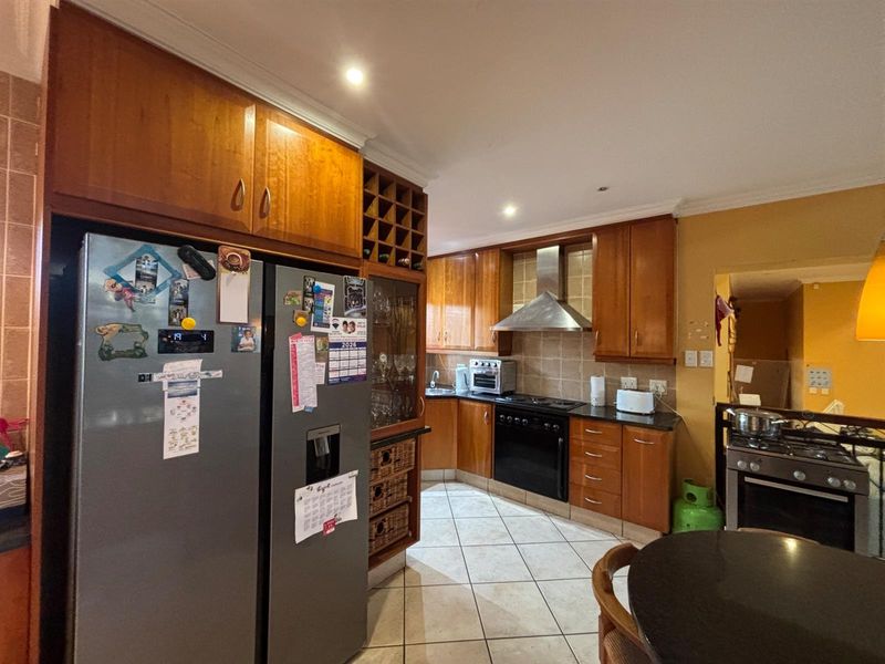 House To Rent in Faerie Glen, Pretoria - Photo 8