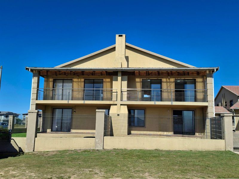 Modern Mountain-View Townhouse | Pet-Friendly Living in Secure Estate - Photo 2