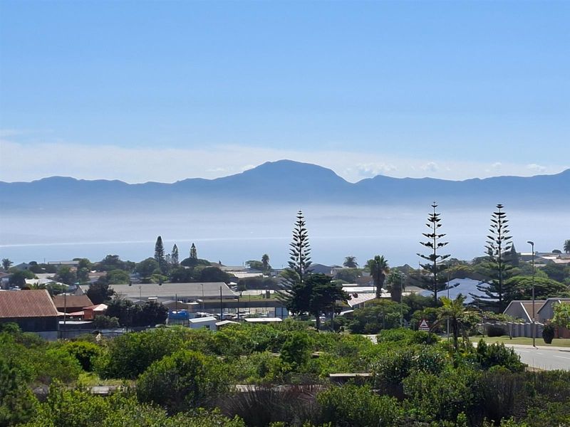 Modern Mountain-View Townhouse | Pet-Friendly Living in Secure Estate - Photo 3