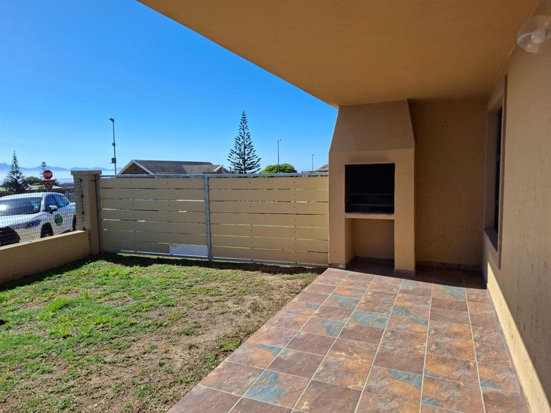 Modern Mountain-View Townhouse | Pet-Friendly Living in Secure Estate - Photo 6