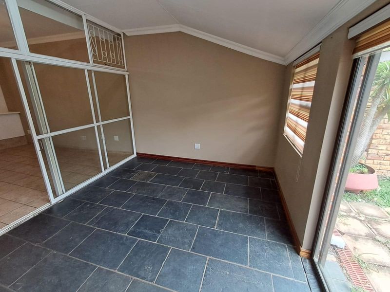 3 Bedroom Townhouse For Sale in Clubview, Centurion - Photo 9