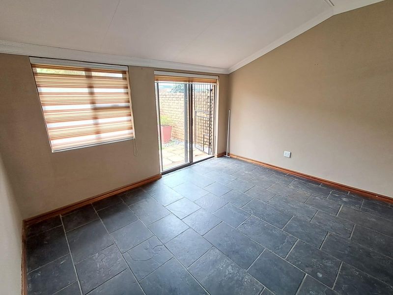 3 Bedroom Townhouse For Sale in Clubview, Centurion - Photo 8
