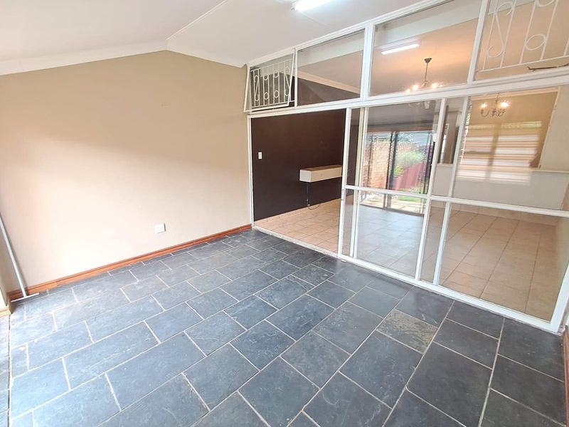 3 Bedroom Townhouse For Sale in Clubview, Centurion - Photo 10