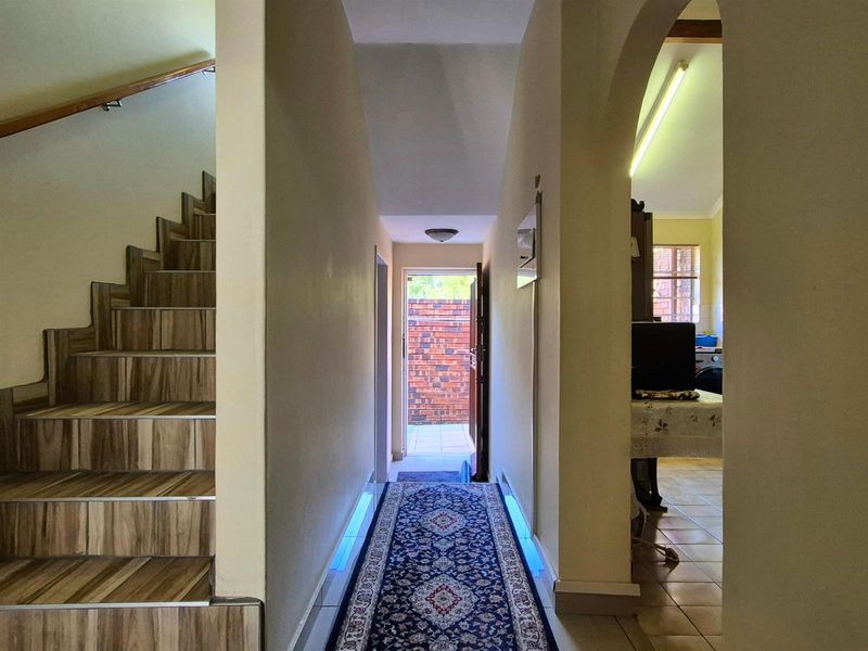 3 Bedroom Duplex Townhouse in Prime Garsfontein - Move-In Ready - Photo 10