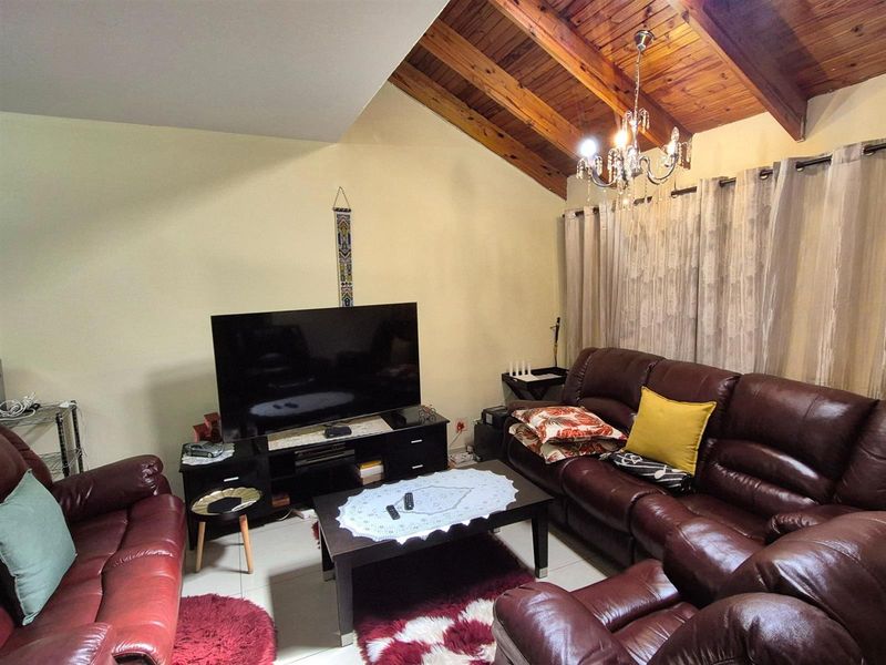 3 Bedroom Duplex Townhouse in Prime Garsfontein - Move-In Ready - Photo 4